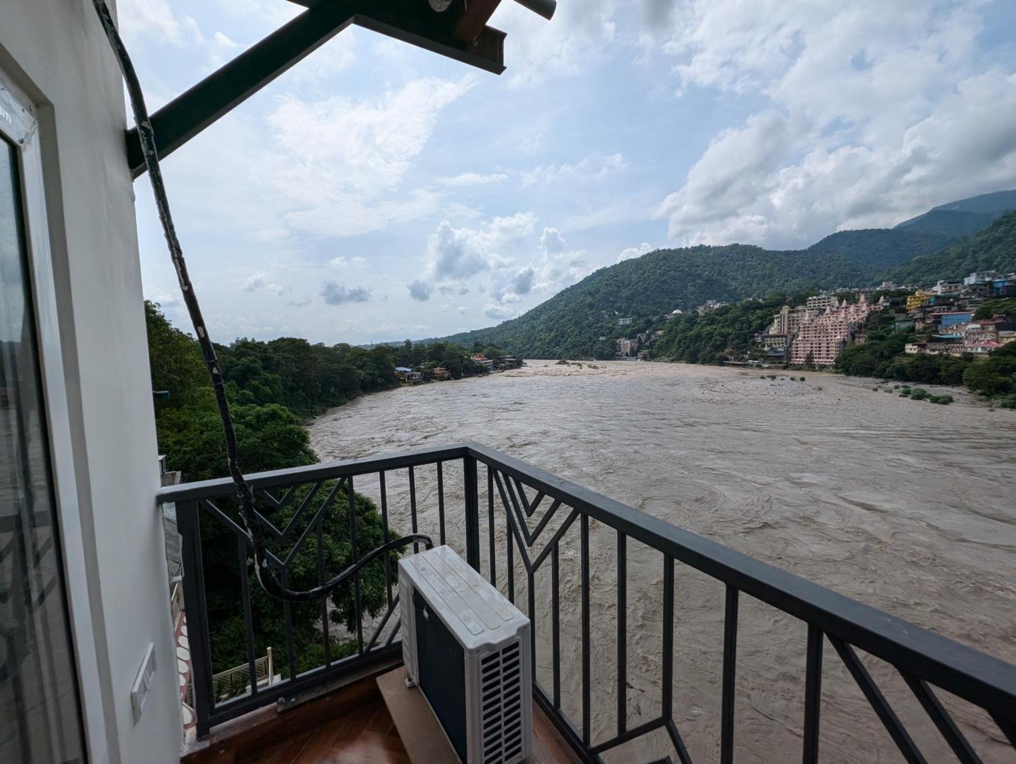 Hostel Joey'S By The Ganges Rishīkesh Exterior foto